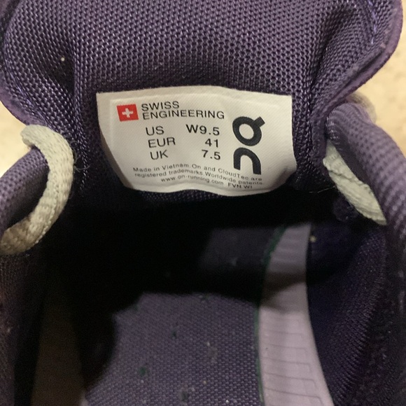 On Running, Cloud Flow III in Violet/Tide Size 9.5 B - Picture 9 of 10